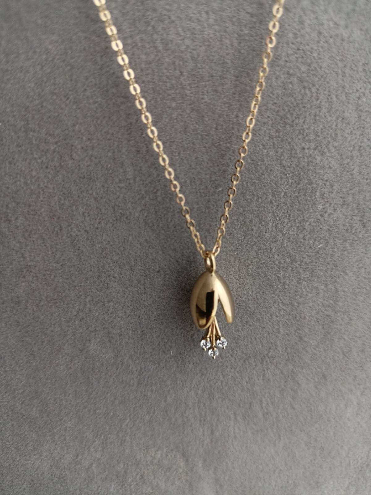 The Dewdrop Bloom Neckalce