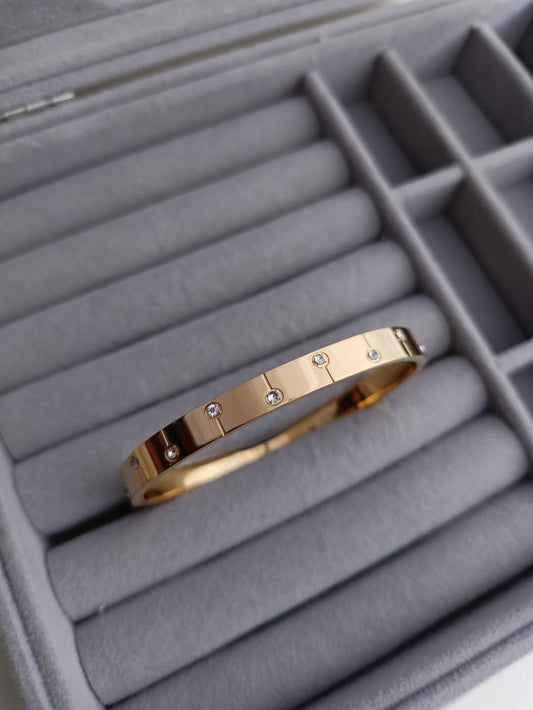 Stella Bangle