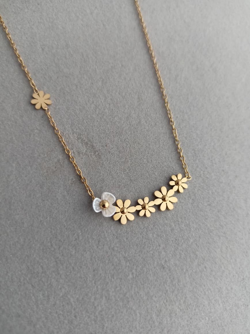 Daisy Necklace