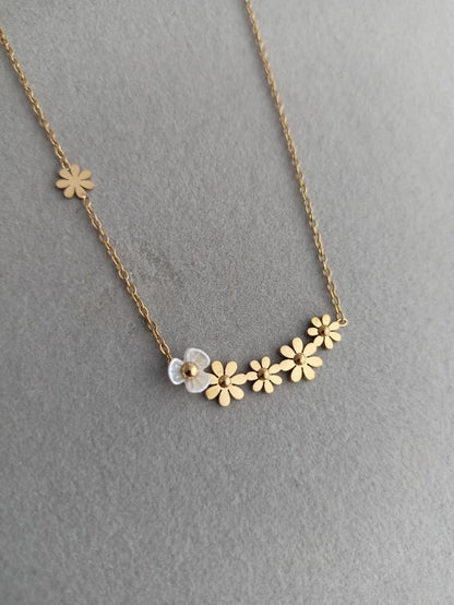 Daisy Necklace