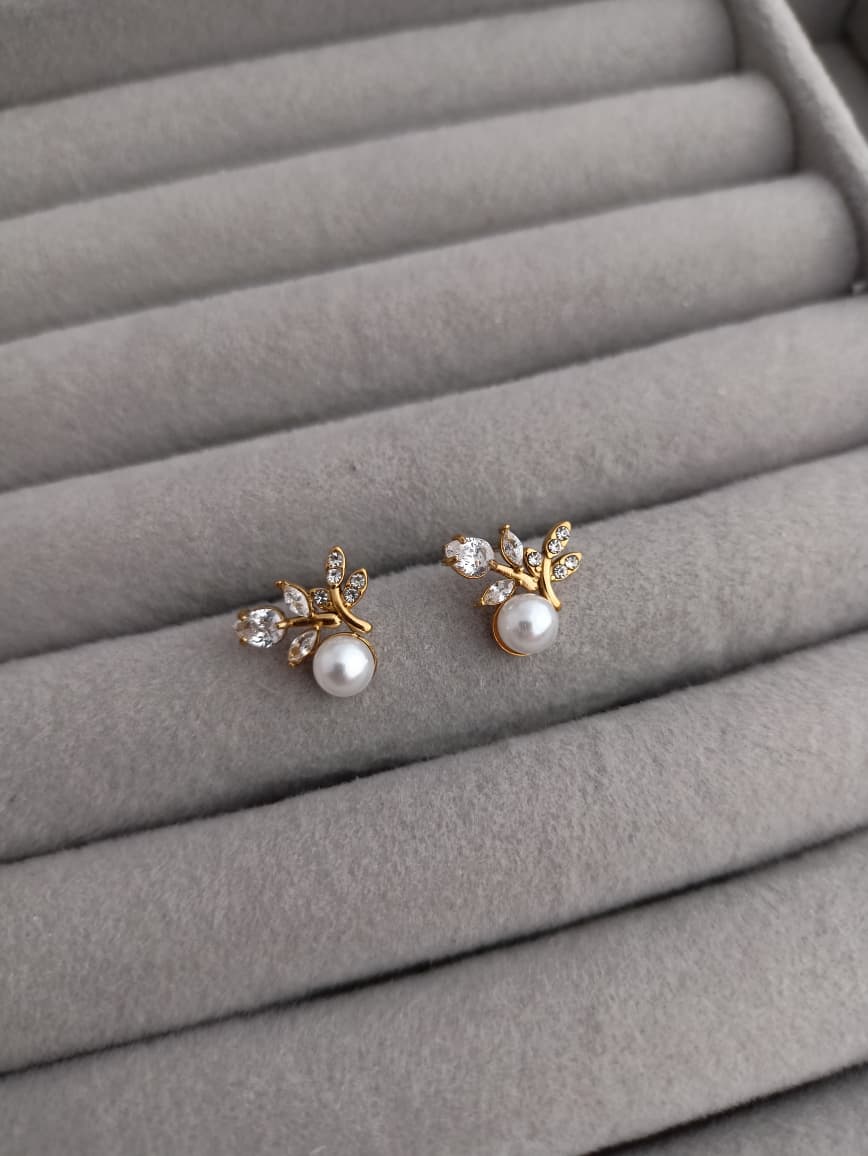 Tulip Pearl Stud Earrings