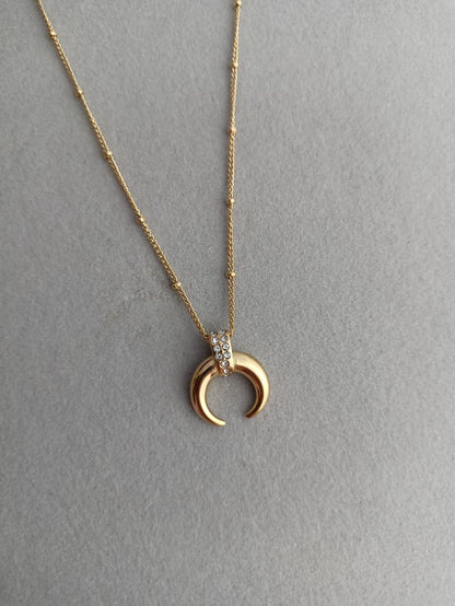 Curvy Necklace