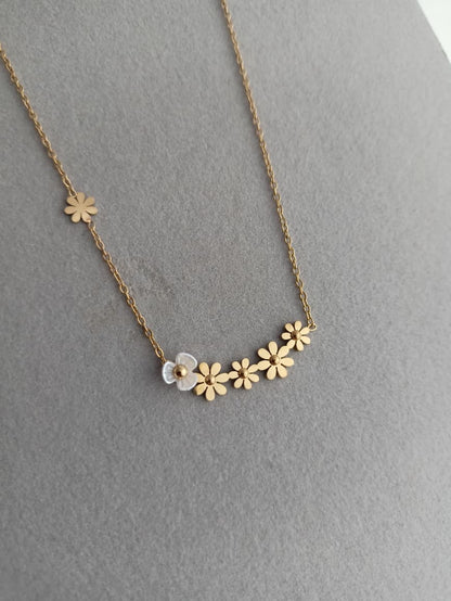 Daisy Necklace