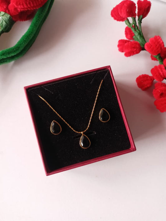 Darla Necklace Set