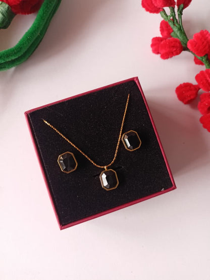 Bebe Necklace Set
