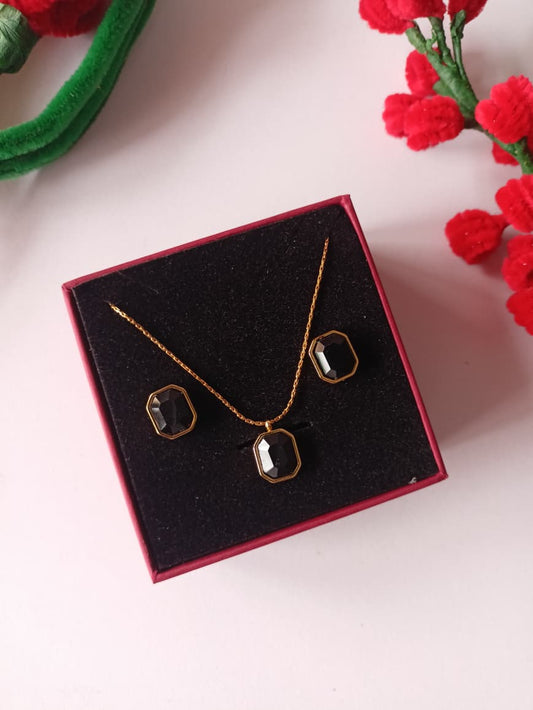 Bebe Necklace Set