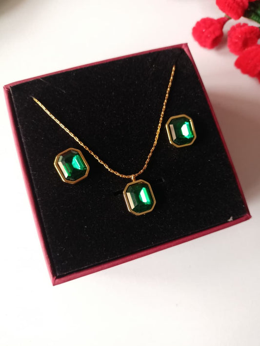 Emerald Necklace Set