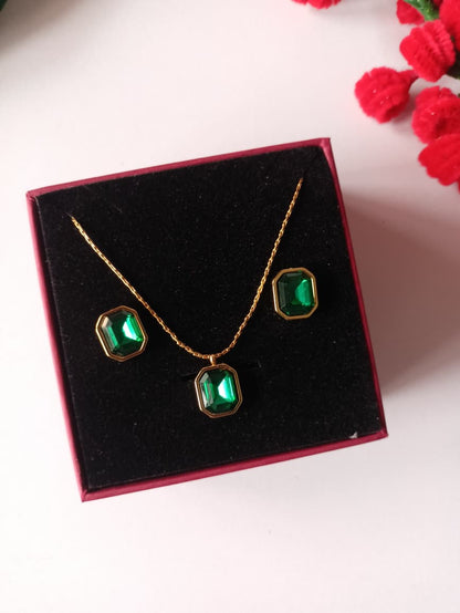 Emerald Necklace Set